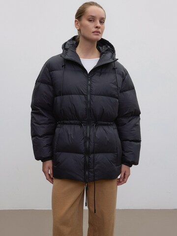 Estro Tussenjas in Zwart