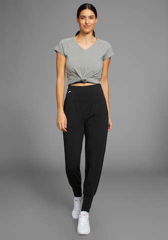 FAYN SPORTS Tapered Workout Pants in Black