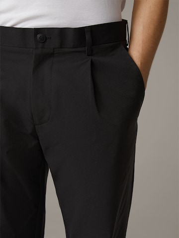 STRELLSON Regular Pleat-Front Pants 'Lois' in Black