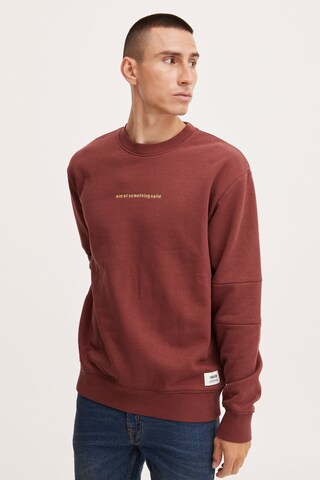 !Solid Sweater 'Darton' in Red: front