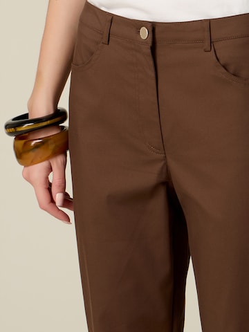 Effilé Pantalon oltre en marron