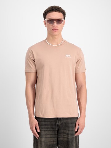 ALPHA INDUSTRIES Футболка в Бежевый: спереди