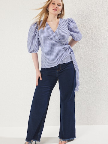 Trendyol Curve - Blusa en azul