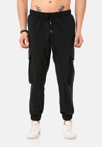 Redbridge Regular Cargo Pants 'Keighley' in Black: front