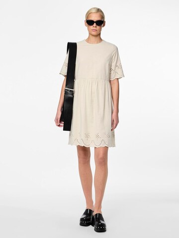 Robe 'ALMINA' PIECES en beige