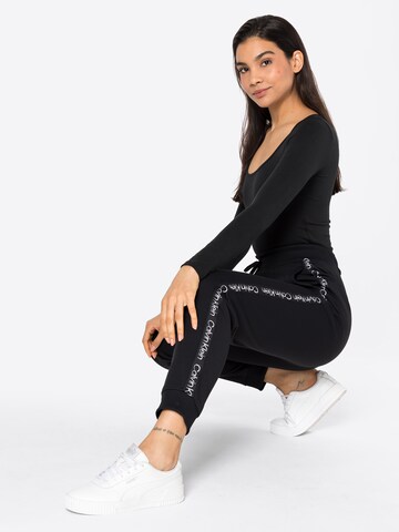 Calvin Klein Sport Zwężany krój Spodnie w kolorze czarny