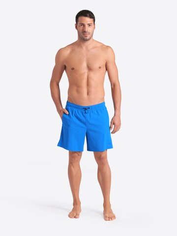 ARENA Badeshorts 'EVO BEACH BOXER SOLID' i blå