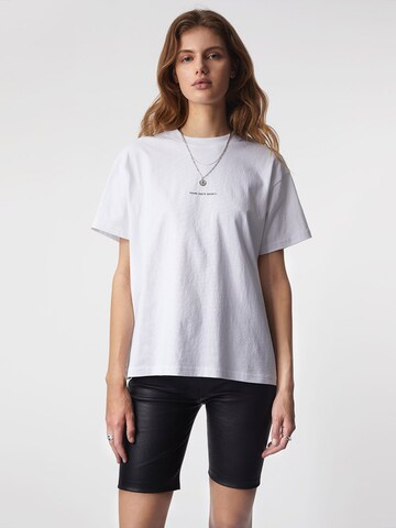Young Poets Shirt 'Pria' in White: front