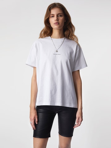 Young Poets - Camiseta 'Pria' en blanco: frente