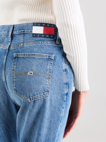 Tommy Jeans Zwężany krój Jeansy 'MOM JeansS' w kolorze niebieski