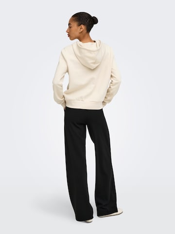 Sweat-shirt 'ONLMaia' ONLY en beige