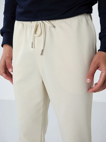 Tommy Life Tapered Workout Pants 'Jogginghose' in Beige