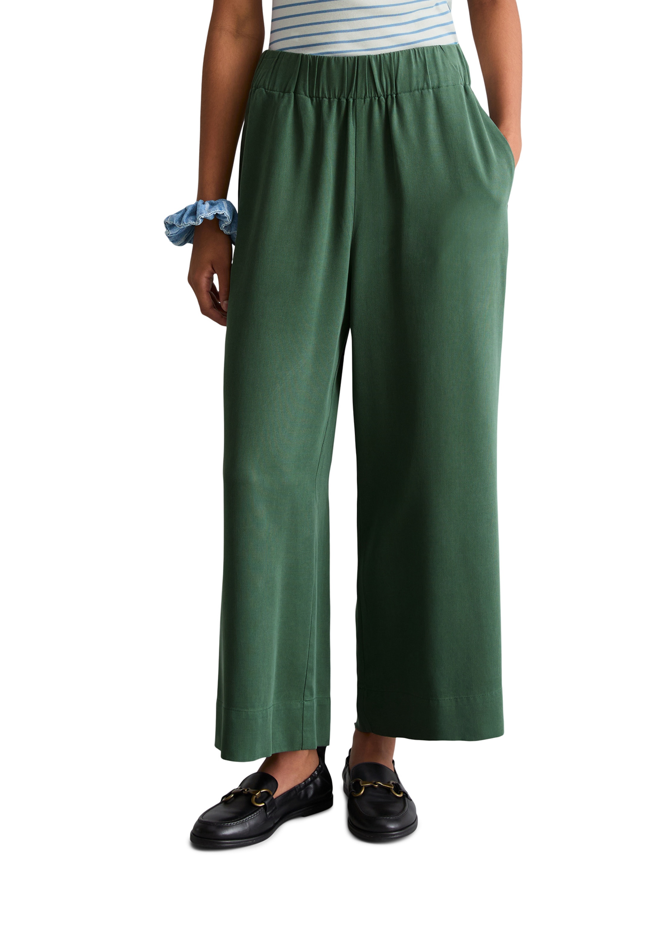 Marc O'Polo DENIM Wide leg Pants in Green: front