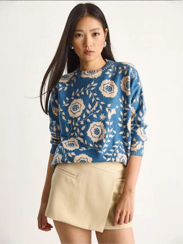Bianco Lucci Sweater in Blue: front