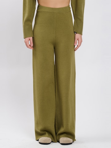 Influencer Wide Leg Hose in Grün: Vorderseite