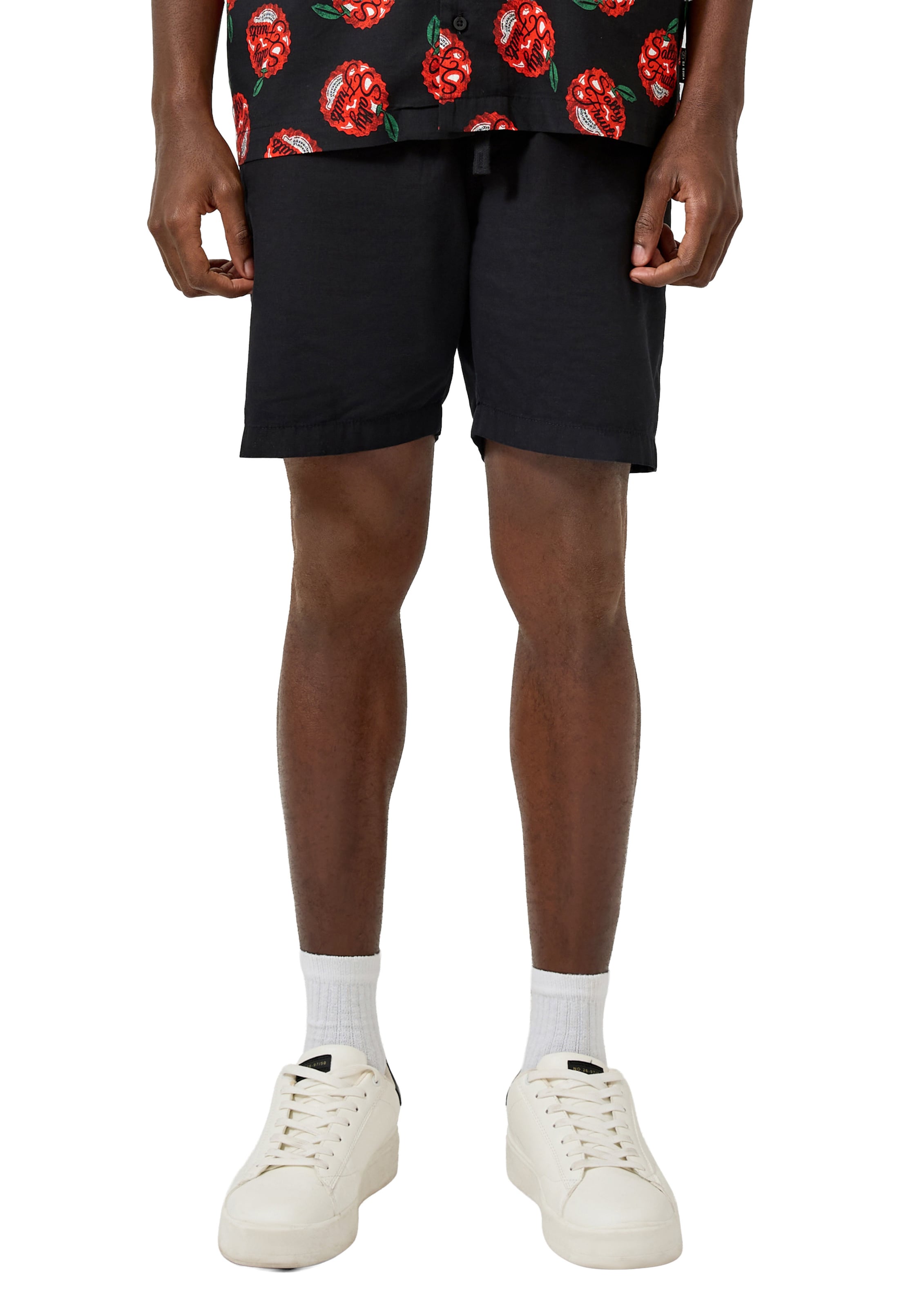 QS Regular Trousers in Black: front