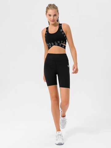 MOROTAI Skinny Sportshorts in Schwarz