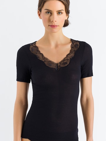 Hanro Undershirt ' Lace Delight Kurzarm ' in Black: front