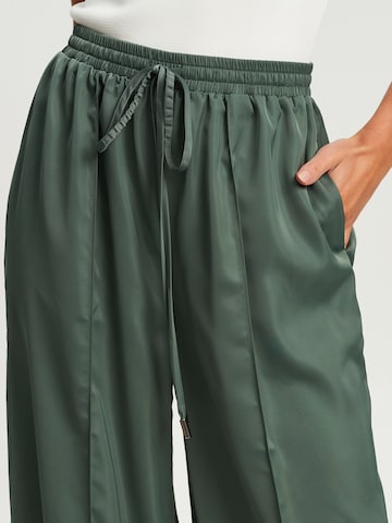 Loosefit Pantaloni con piega frontale 'BENNY' di Willa in verde
