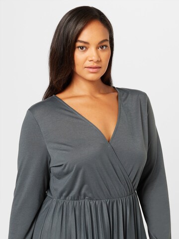 Robe 'Cleo' ABOUT YOU Curvy en vert