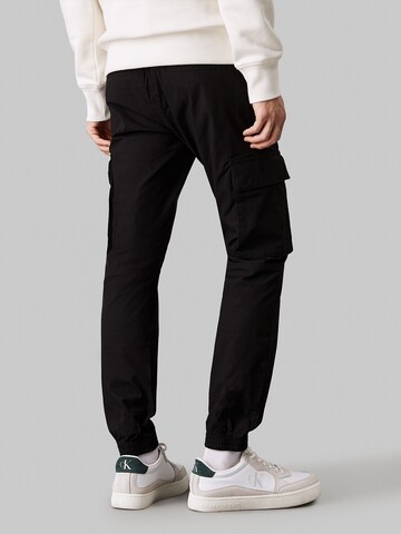 Calvin Klein Jeans Zúžený Kapsáče – černá