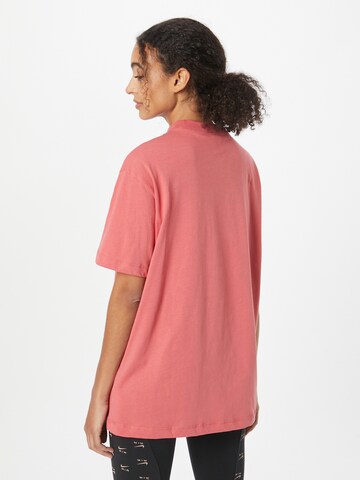 T-shirt Nike Sportswear en rose