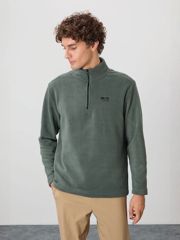 Tommy Life Sweater in Green: front