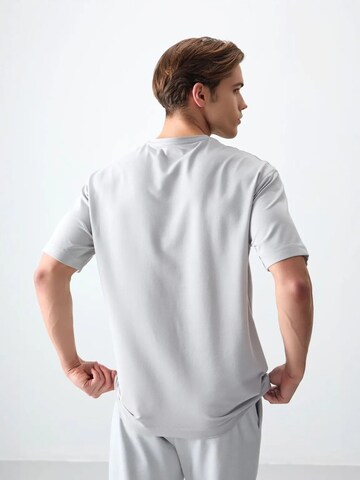 Tommy Life Shirt in Grey