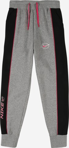 Effilé Pantalon Nike Sportswear en gris : devant