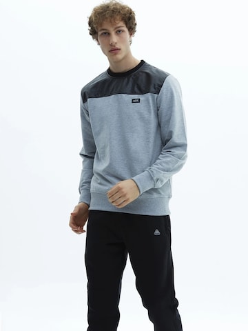 SCR. Sweatshirt 'GERO'‌‌‌‌‌‌‌ in Grau: Vorderseite