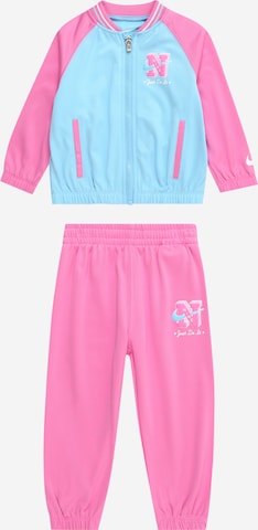 Nike Sportswear Комплект в розово: отпред