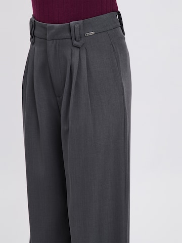 Loosefit Pantalon à pince Influencer en noir