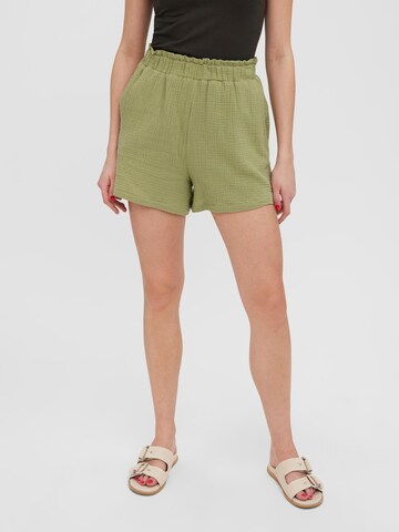 Regular Pantalon 'NATALI' VERO MODA en vert : devant