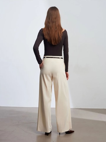 Dilvin Wide leg Trousers in Beige
