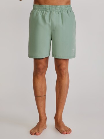 SikSilk Badeshorts in Grün: Vorderseite