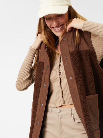 Noisy may Vest in Brown