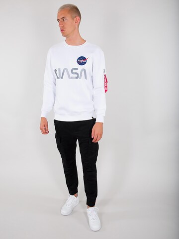 ALPHA INDUSTRIES Collegepaita 'Nasa Reflective' värissä valkoinen