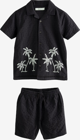 Next Setti värissä musta: etupuoli