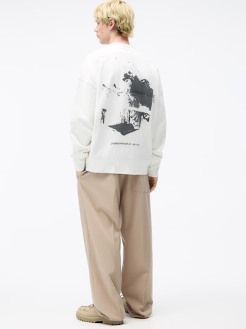 Sweat-shirt Pull&Bear en blanc