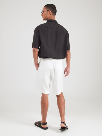 HUGO regular Παντελόνι με τσάκιση σε μπεζ