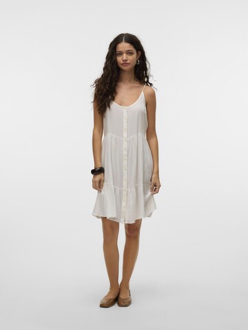 Robe-chemise 'VMBumpy' VERO MODA en blanc