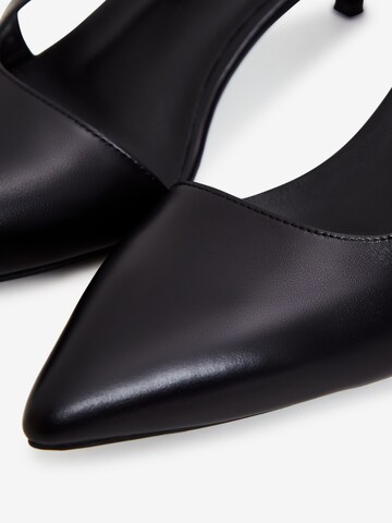 CESARE GASPARI Pumps in Schwarz