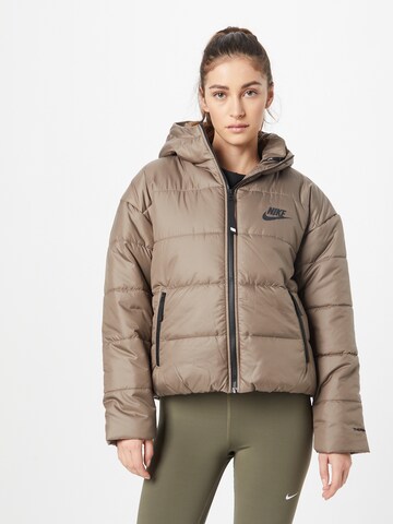 Nike Sportswear Talvejope, värv pruun: eest vaates