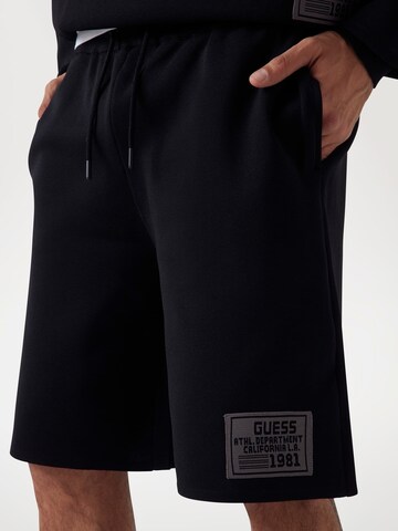 GUESS Loosefit Shorts in Schwarz