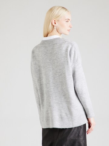 Pull-over 'Eleonora' ABOUT YOU en gris