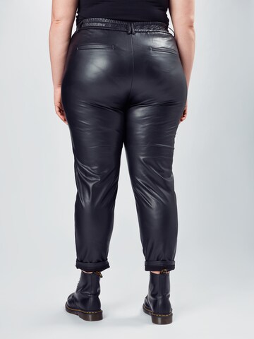 Skinny Pantalon ONLY Carmakoma en noir