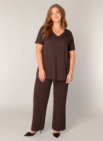 BASE LEVEL CURVY T-Shirt in Braun