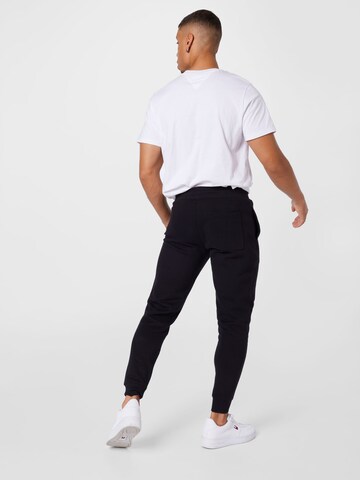 Tommy Jeans Tapered Hose in Schwarz