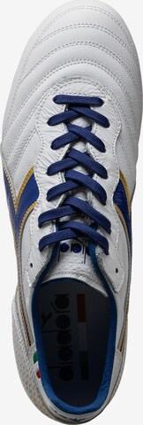 Chaussure de foot Diadora en blanc