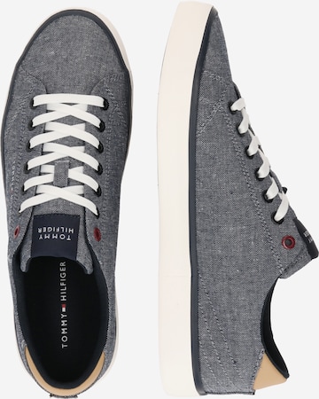 TOMMY HILFIGER Sneaker in Blau